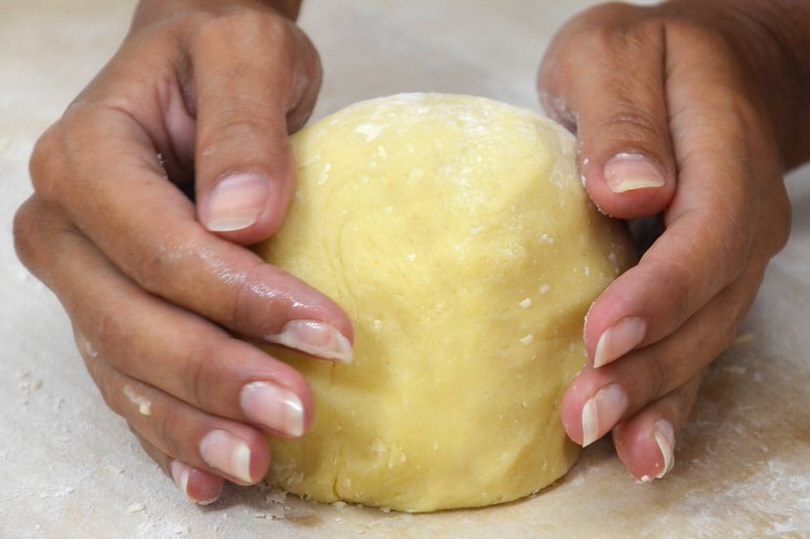 Pasta frolla perfetta per biscotti (e crostate) che mantengono la forma