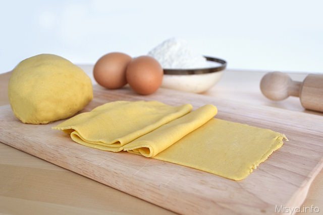 Pasta all'uovo fatta in casa tirata con nonna papera - Ricette che