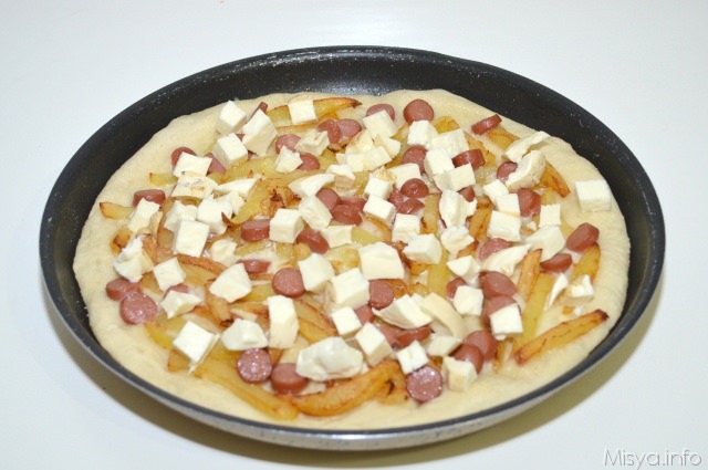 Pizza surgelata con wurstel e patatine - Artica