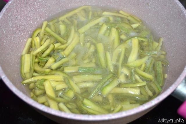 Zucchine grigliate sott'olio fatte in casa: la ricetta